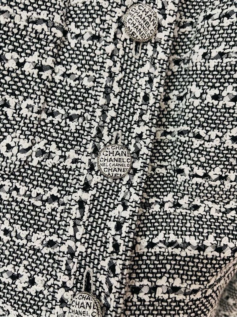 Chanel Chanel Gray Tweed Cropped Jacket- DMC Size US M / EU 48-50 / 2 - 2 Thumbnail