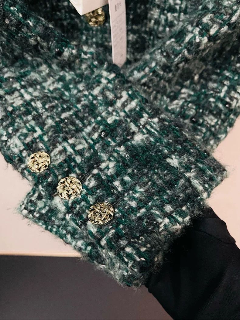 Chanel Chanel Green Tweed Jacket with Buttons- DMC Size US M / EU 48-50 / 2 - 5 Thumbnail
