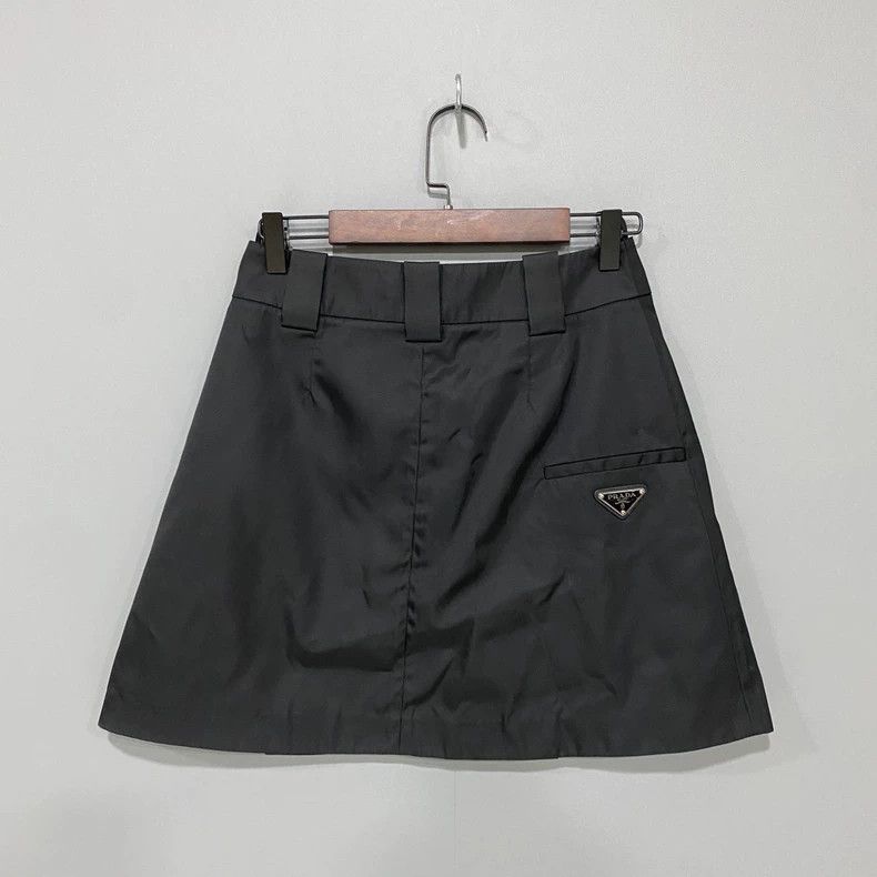 Prada Prada Nylon Triangle Logo Short Skirt- DMC Size US 36 / EU 52 - 4 Thumbnail