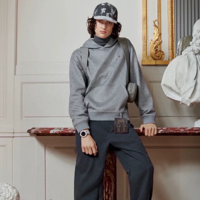 Louis Vuitton Gray Cashmere Hoodie Size L- DMC Size US L / EU 52-54 / 3 - 9 Thumbnail