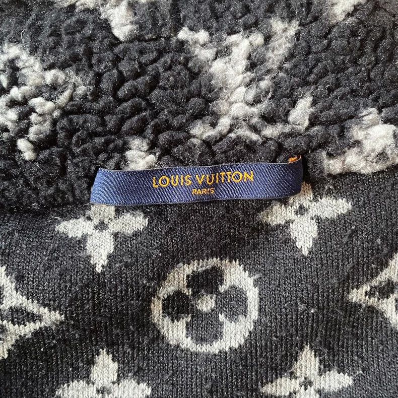 Louis Vuitton Luxury Logo Patterned Fleece Jacket Size S- DMC Size US S / EU 44-46 / 1 - 6 Thumbnail