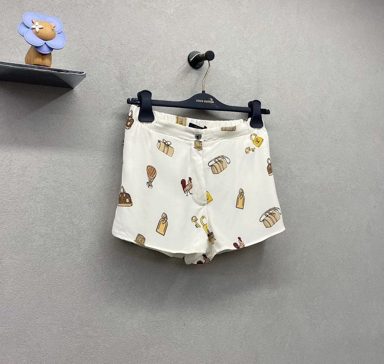 Louis Vuitton Beige Printed Silk Short Pants Size 36- DMC Size US 36 / EU 52 - 4 Thumbnail