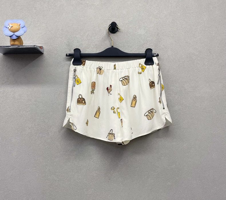 Louis Vuitton Beige Printed Silk Short Pants Size 36- DMC Size US 36 / EU 52 - 2 Thumbnail