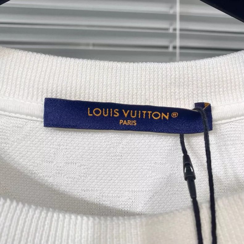 Louis Vuitton Louis Vuitton Short Sleeve T-Shirt with Pocket- DMC Size US L / EU 52-54 / 3 - 3 Thumbnail