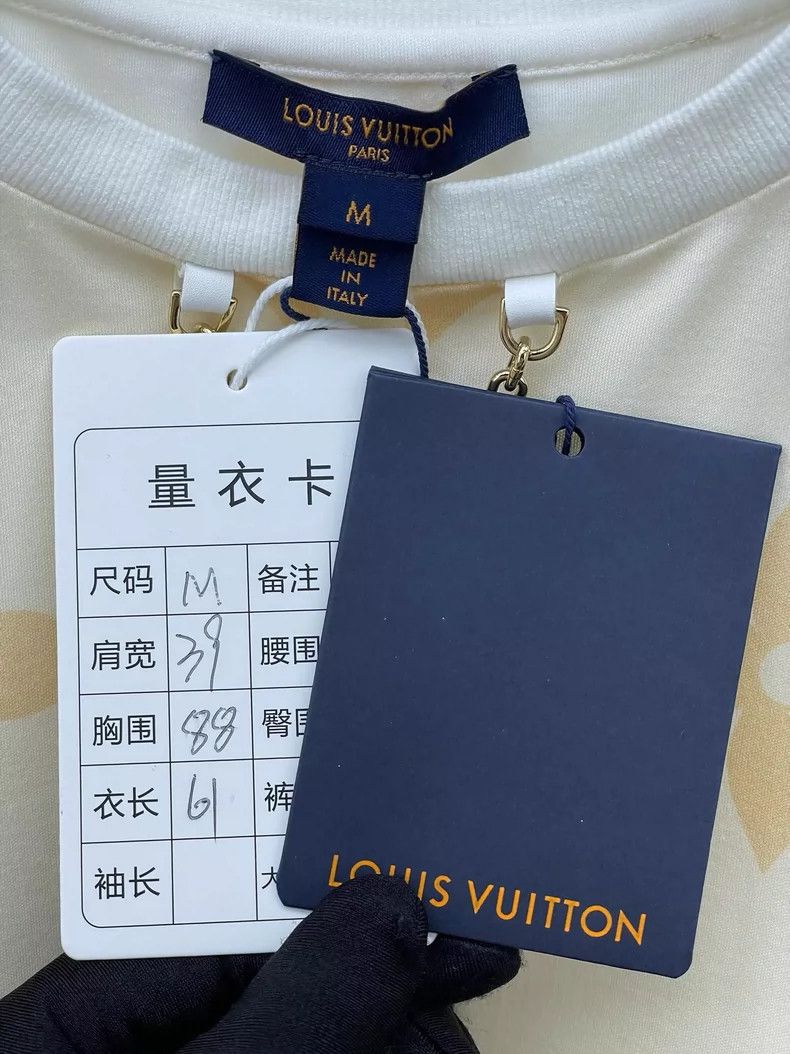 Louis Vuitton LV Gradient Logo Short Sleeve Top- DMC Size US M / EU 48-50 / 2 - 6 Thumbnail