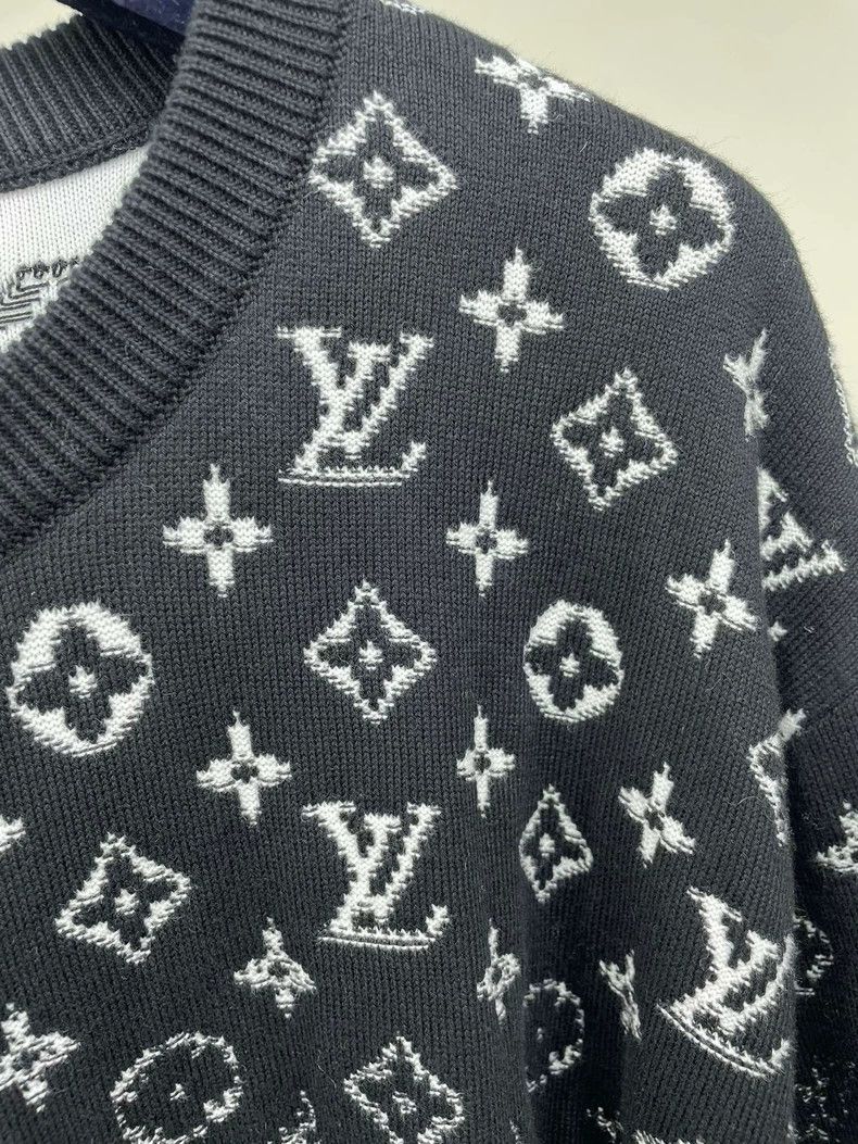 Louis Vuitton Black Gradation Logo Knit Sweater- DMC Size US S / EU 44-46 / 1 - 4 Thumbnail