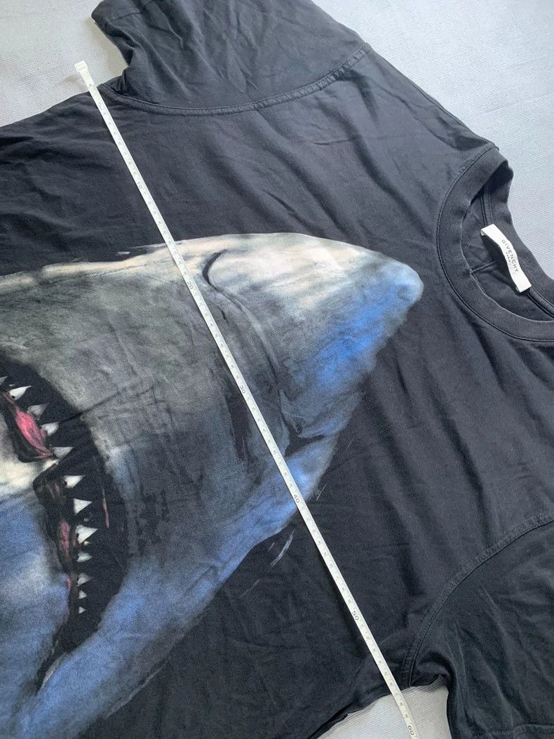 Givenchy Givenchy Shark Print Short Sleeve T-Shirt- DMC Size US XS / EU 42 / 0 - 5 Thumbnail