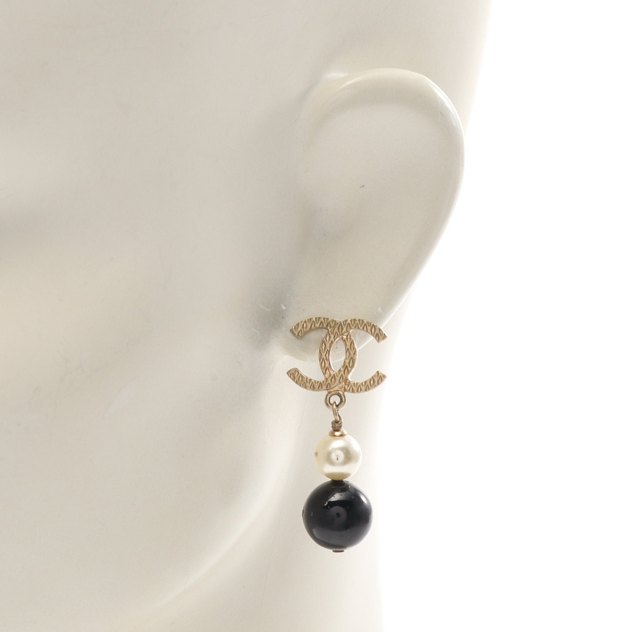 Chanel Chanel Coco Mark Earrings Gp Fake Pearl Gold White Black A16B Size ONE SIZE - 4 Thumbnail