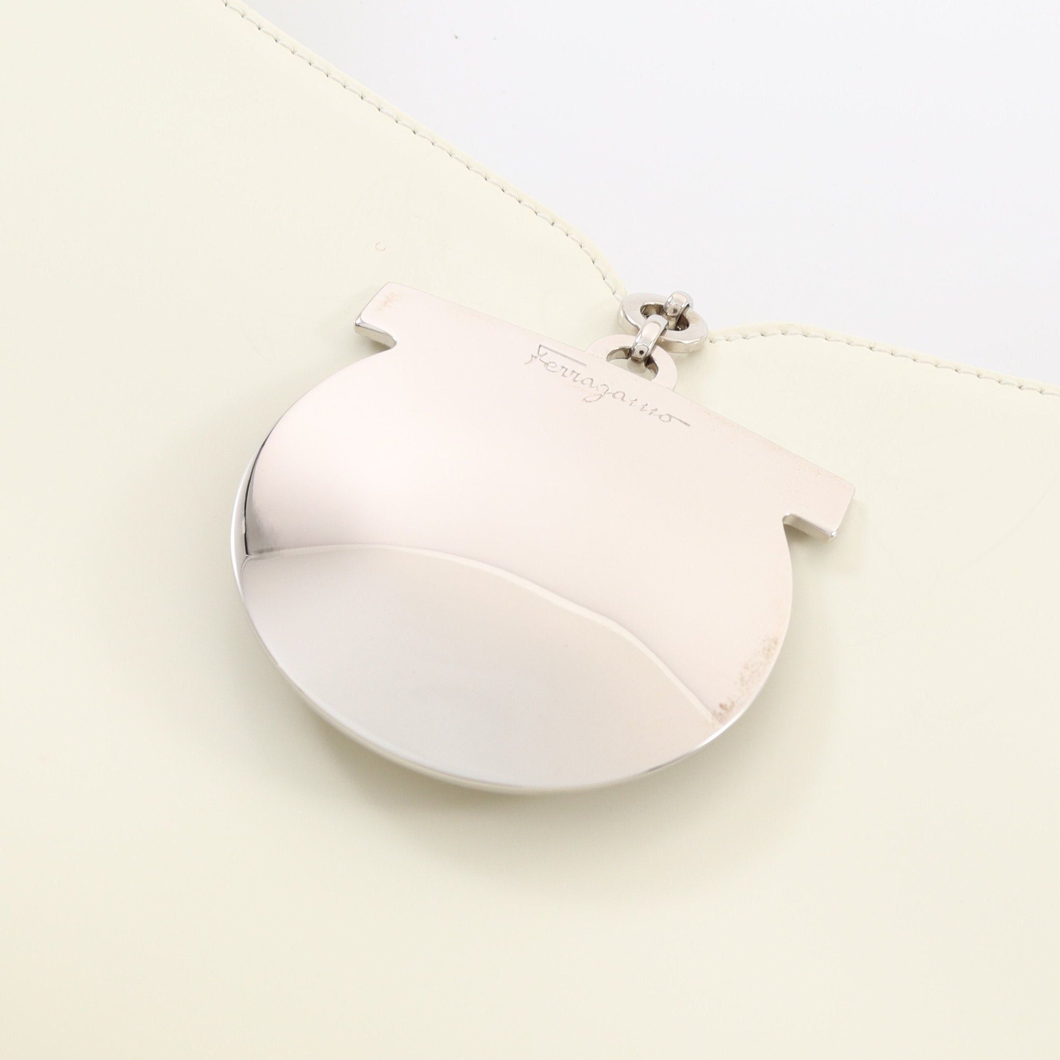 Salvatore Ferragamo Salvatore Ferragamo Gancini One Shoulder Bag Leather White Size ONE SIZE - 5 Thumbnail