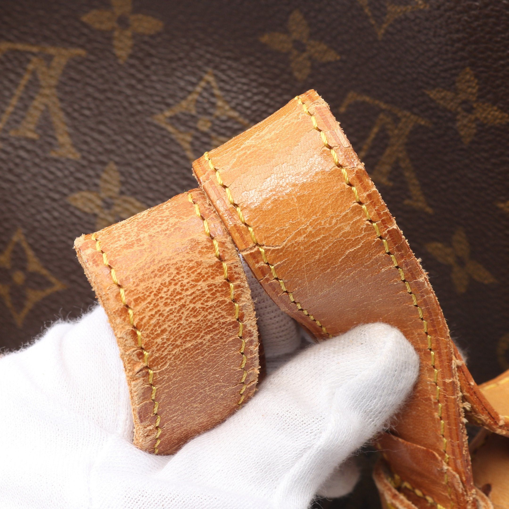 Louis Vuitton Louis Vuitton Saumur 35 Monogram Shoulder Bag Leather Brown Size ONE SIZE - 9 Thumbnail