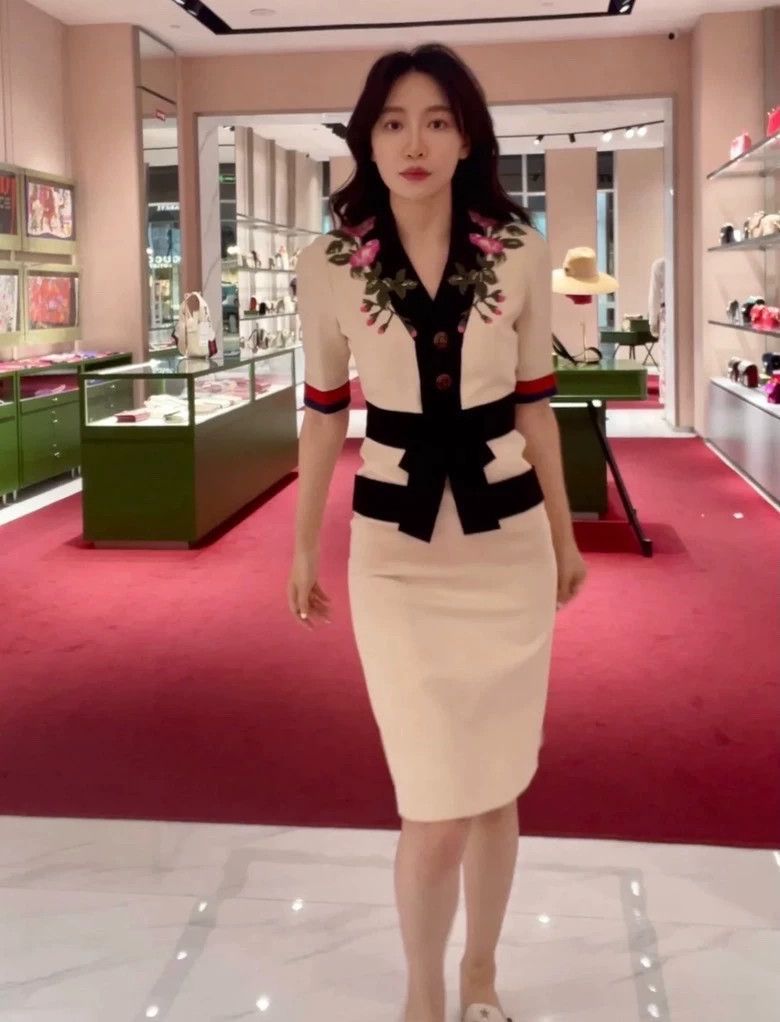 Gucci Gucci Beige Embroidered Jacket with Black Trim- DMC Size US S / EU 44-46 / 1 - 9 Thumbnail