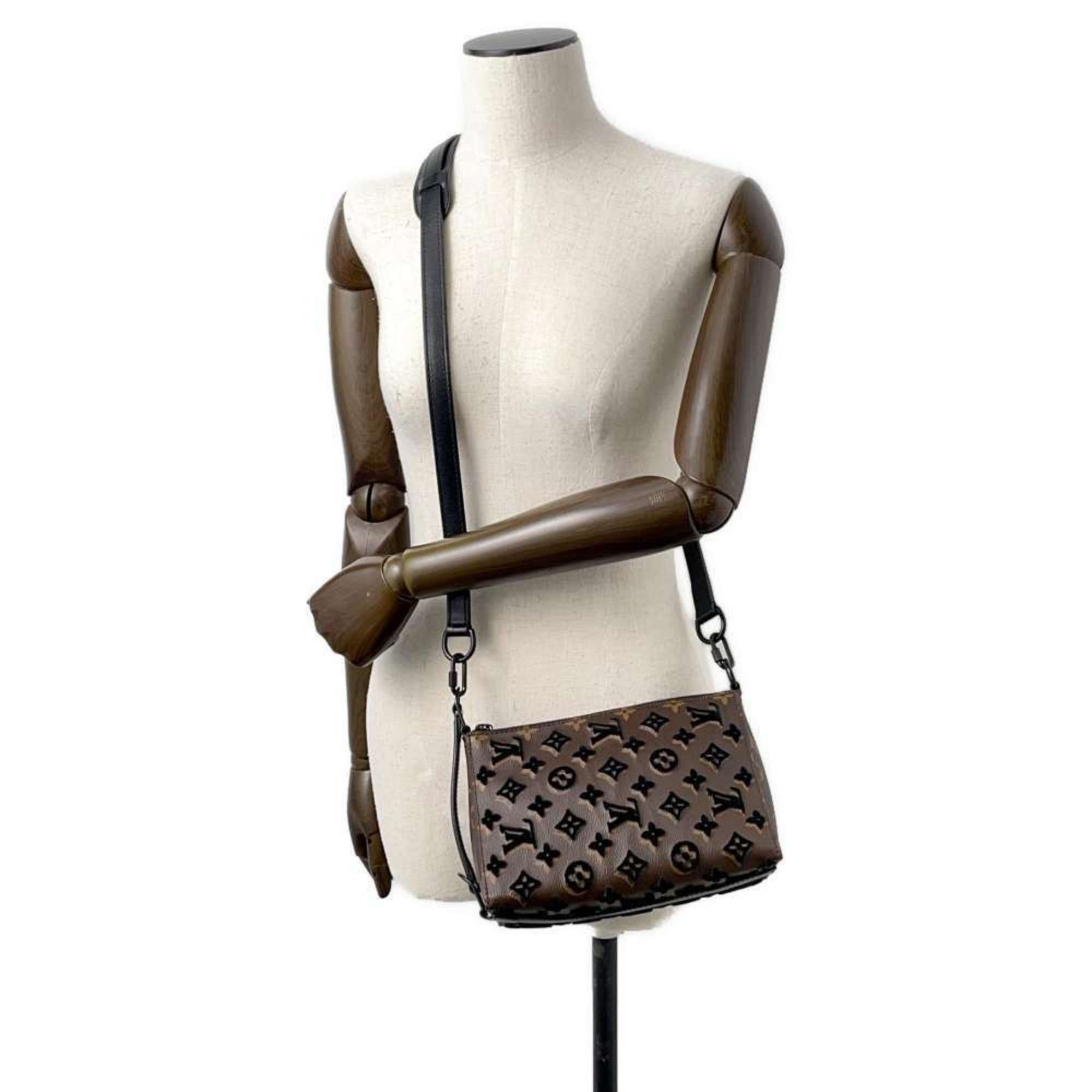 Louis Vuitton Louis Vuitton Triangle shoulder Size ONE SIZE - 10 Thumbnail