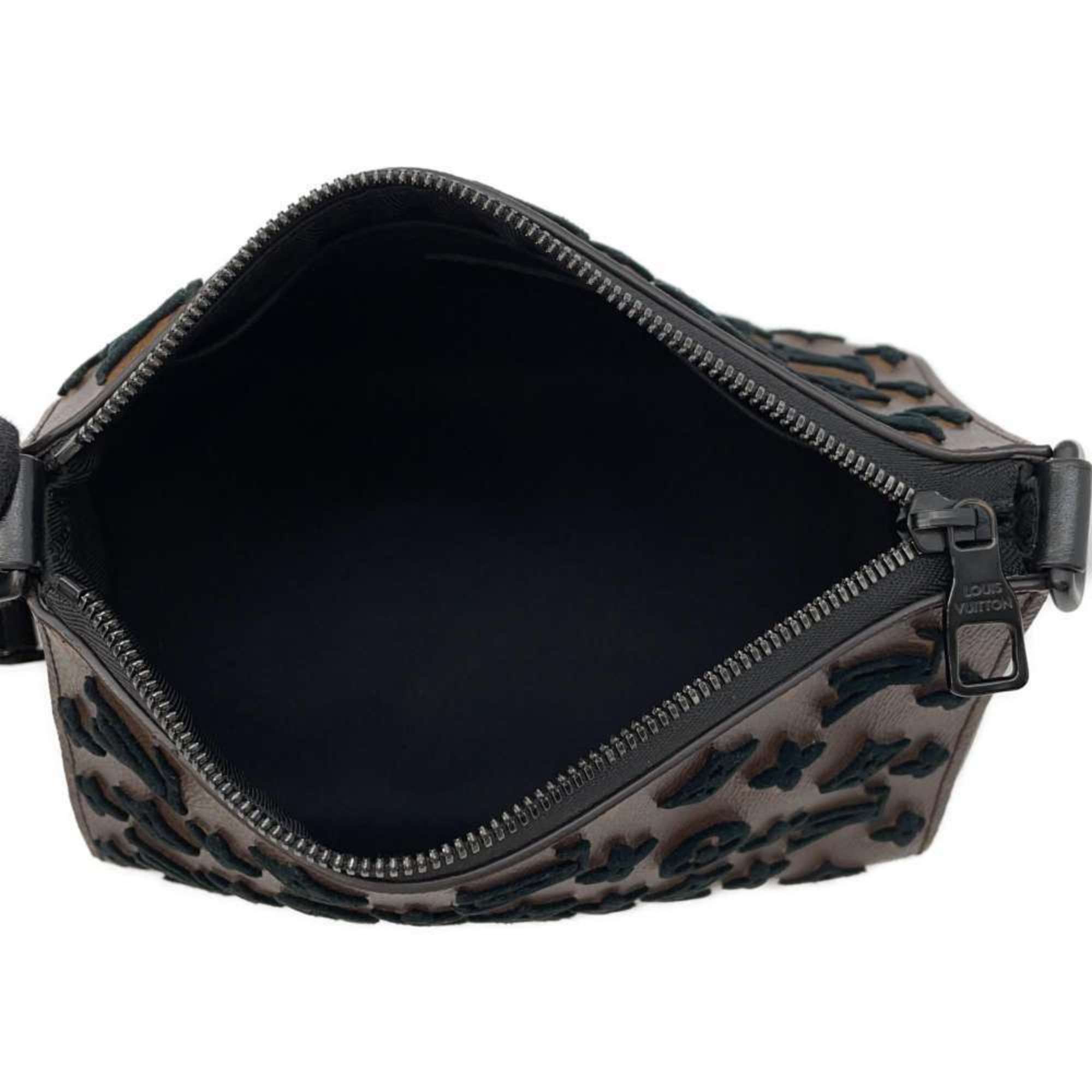 Louis Vuitton Louis Vuitton Triangle shoulder Size ONE SIZE - 7 Thumbnail