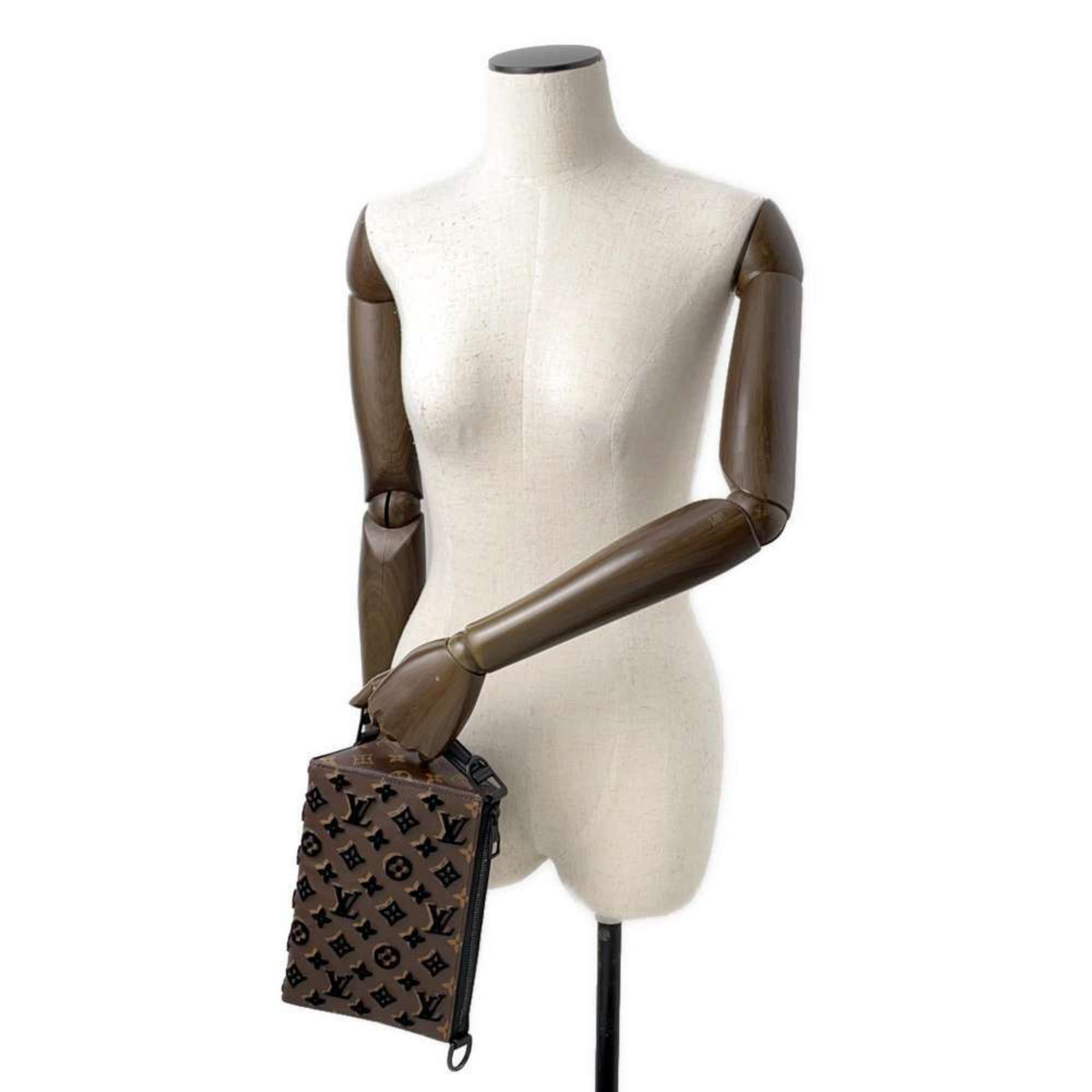 Louis Vuitton Louis Vuitton Triangle shoulder Size ONE SIZE - 11 Thumbnail