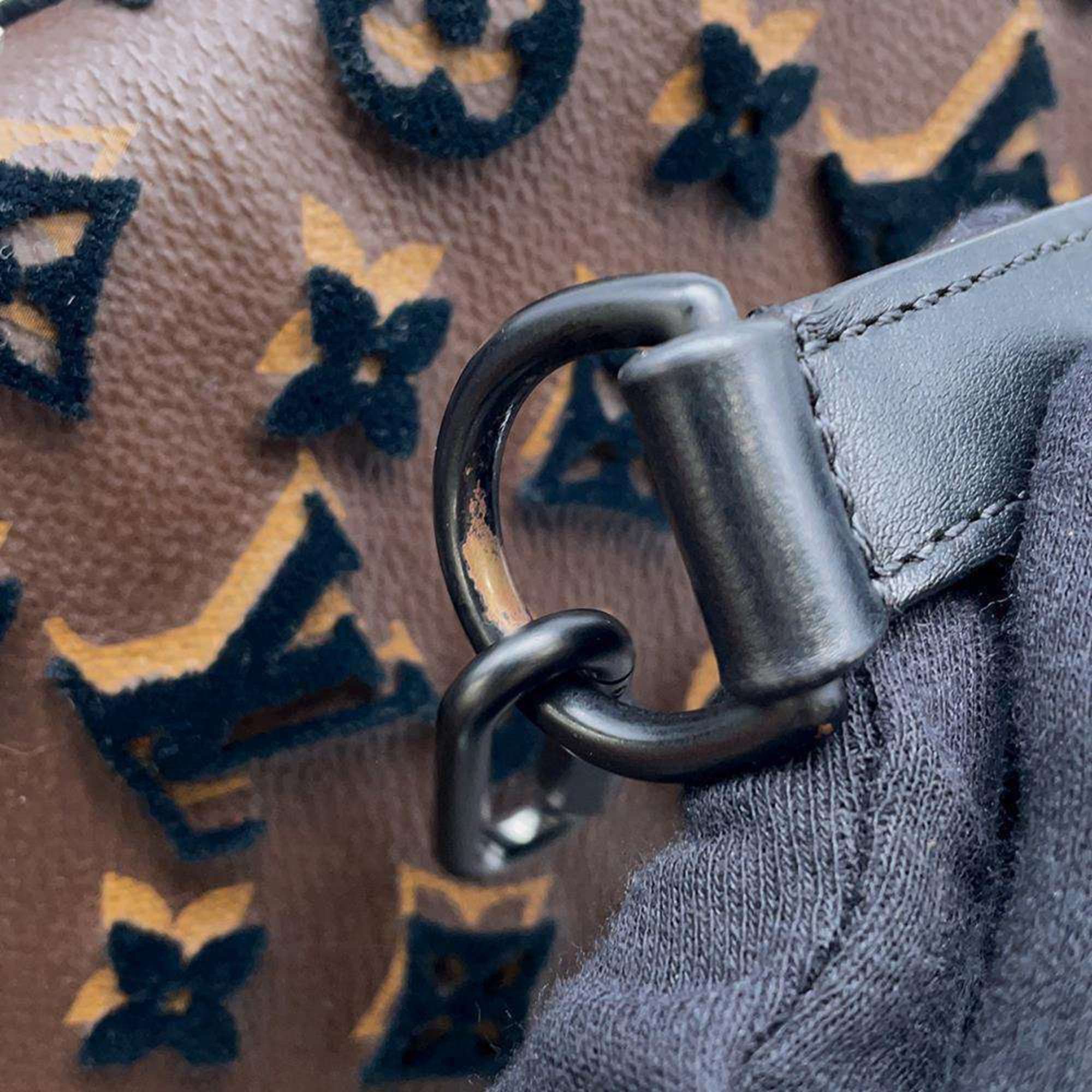Louis Vuitton Louis Vuitton Triangle shoulder Size ONE SIZE - 6 Thumbnail