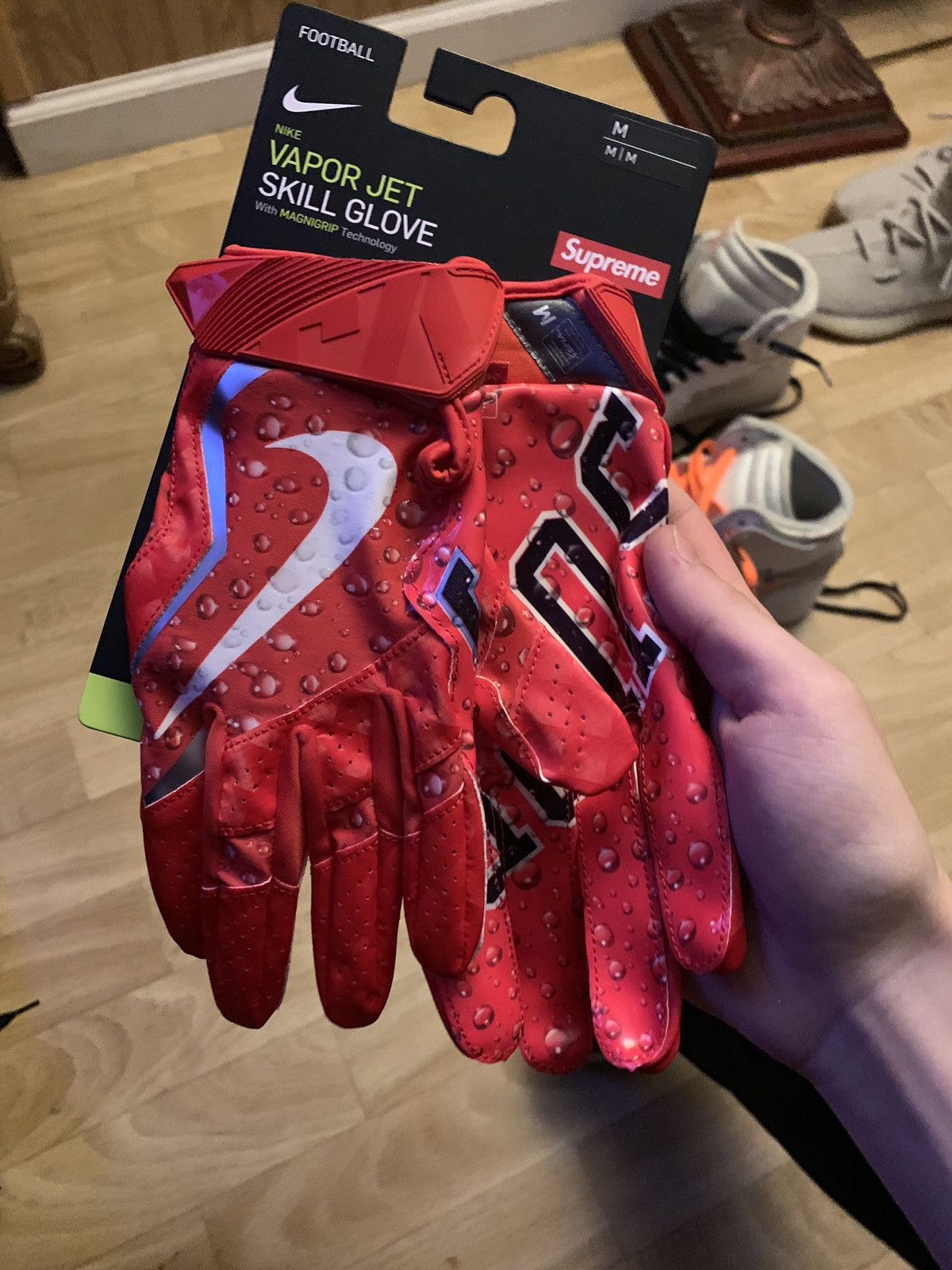 Supreme - NIKE VAPOR JET SKILL GLOVE  M/M　supreme Supreme Nike Vapor Jet 4.0 Football Gloves Red - FW18 - US
