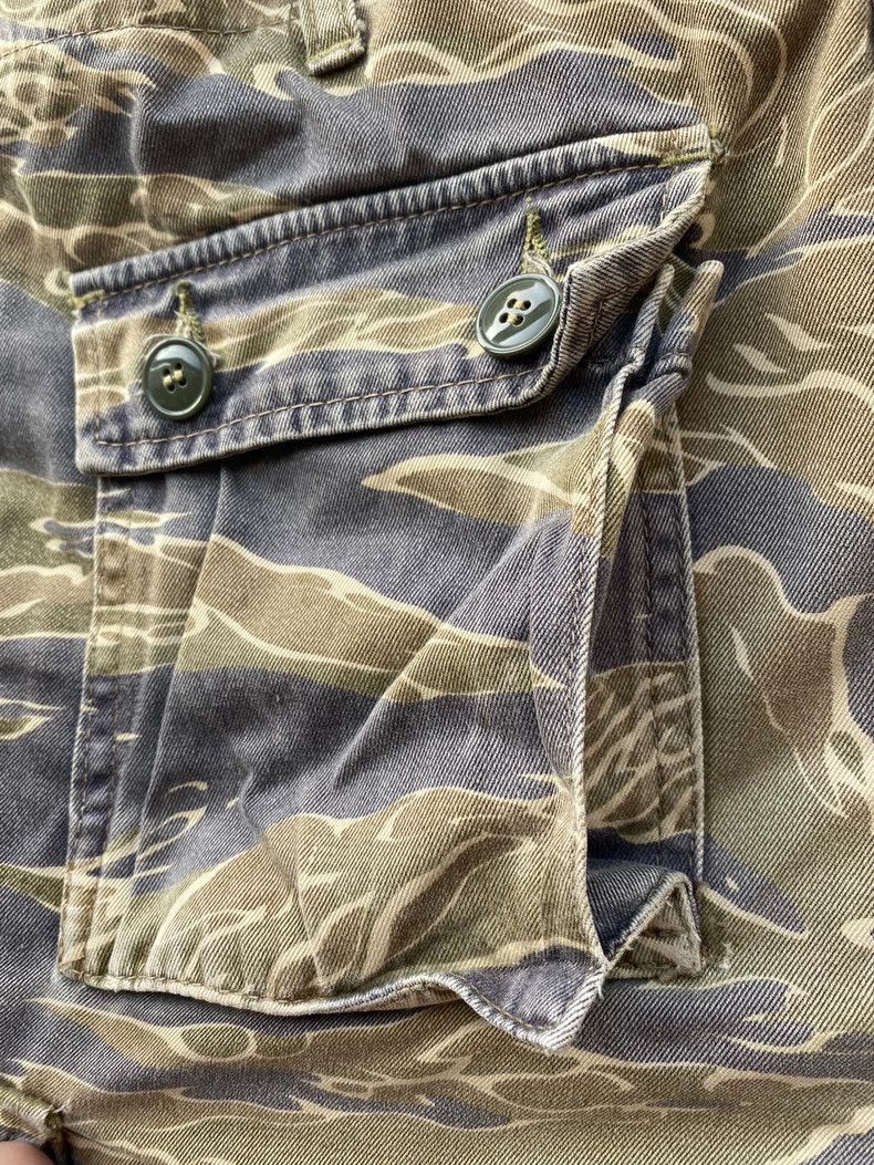 The Real McCoy's Real McCoy Tiger Camouflage Cargo Shorts- DMC Size US 31 - 4 Thumbnail