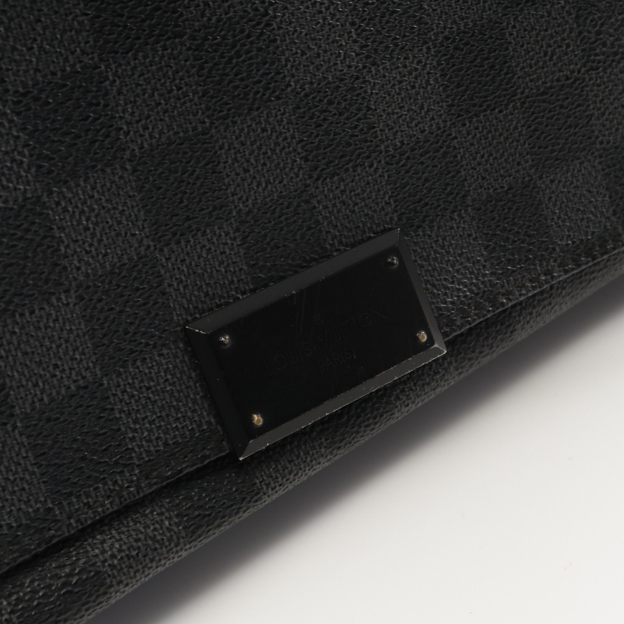 Louis Vuitton Louis Vuitton District Mm Damier Graphite Shoulder Bag Leather Black Size ONE SIZE - 12 Thumbnail