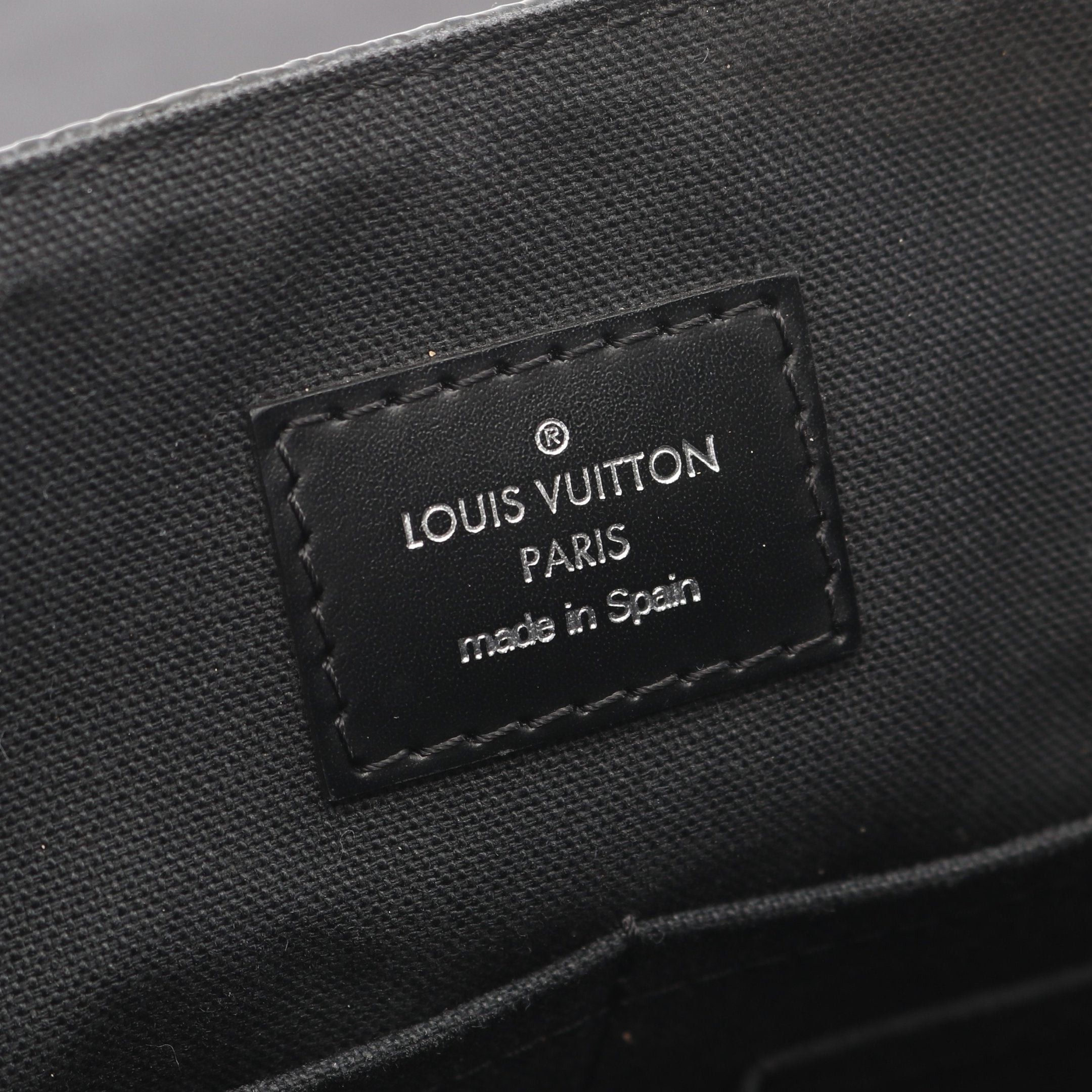 Louis Vuitton Louis Vuitton District Mm Damier Graphite Shoulder Bag Leather Black Size ONE SIZE - 4 Thumbnail
