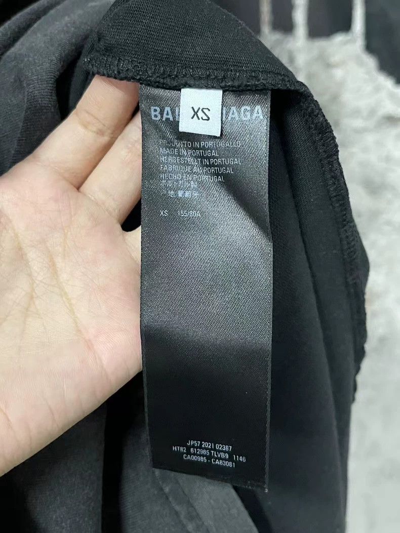 Balenciaga Balenciaga Distressed Short Sleeve T-Shirt- DMC Size US XS / EU 42 / 0 - 8 Thumbnail