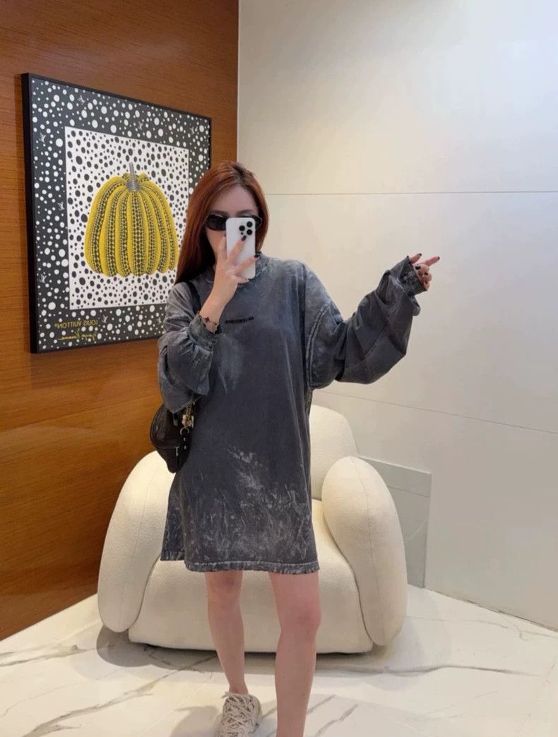 Balenciaga Balenciaga Long Sleeve Tee in Washed Gray- DMC Size US S / EU 44-46 / 1 - 6 Thumbnail
