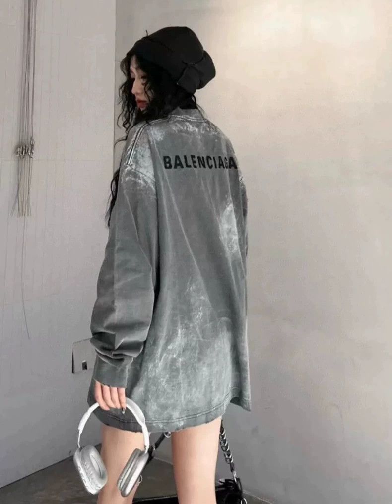 Balenciaga Balenciaga Long Sleeve Tee in Washed Gray- DMC Size US S / EU 44-46 / 1 - 7 Thumbnail