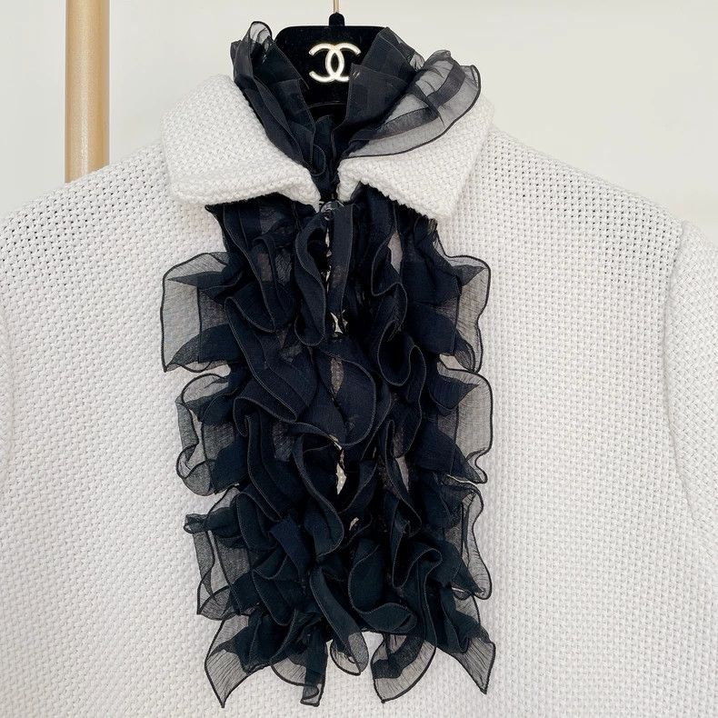 Chanel Chanel White Knitted Top with Ruffles- DMC Size US S / EU 44-46 / 1 - 3 Thumbnail