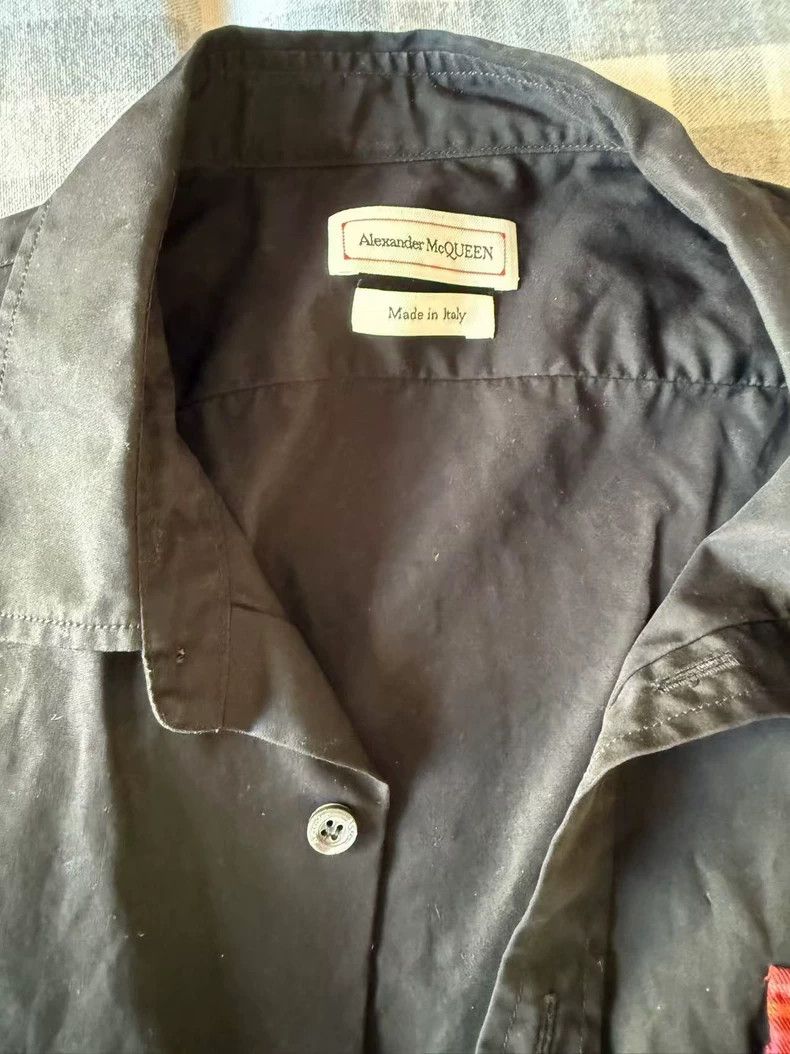 Alexander McQueen Alexander McQueen Button-Up Shirt with Red Pocket- DMC Size US M / EU 48-50 / 2 - 2 Thumbnail