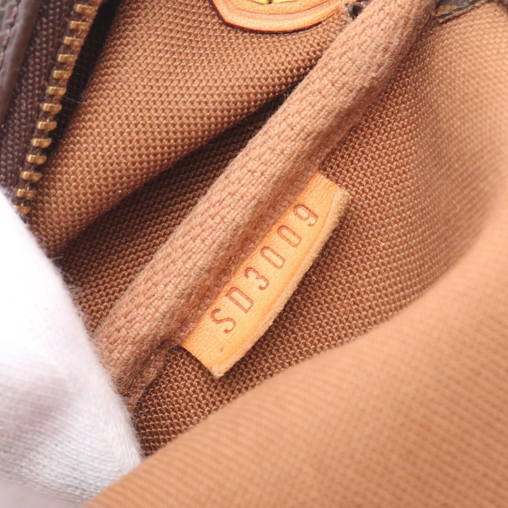 Louis Vuitton Louis Vuitton Eva Monogram Coated Canvas Shoulder Bag Canvas Shoulder Bag M95567