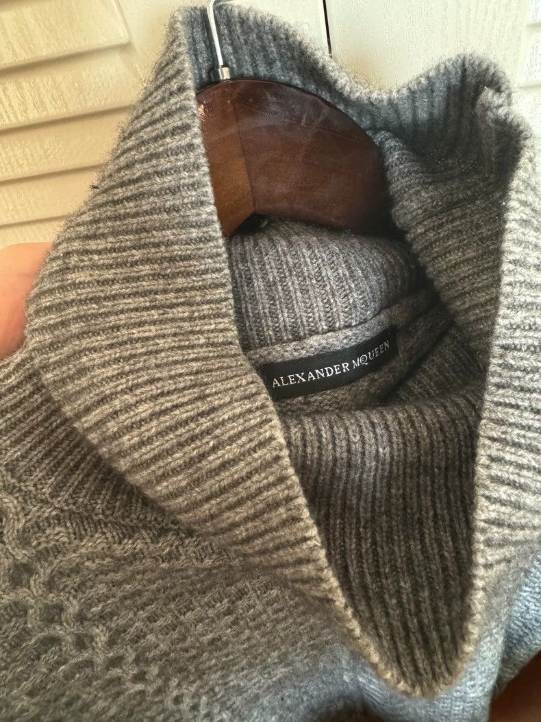 Alexander McQueen Alexander McQueen Gray Cashmere Sweater- DMC Size US M / EU 48-50 / 2 - 6 Thumbnail