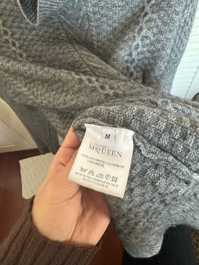 Alexander McQueen Alexander McQueen Gray Cashmere Sweater- DMC Size US M / EU 48-50 / 2 - 5 Thumbnail