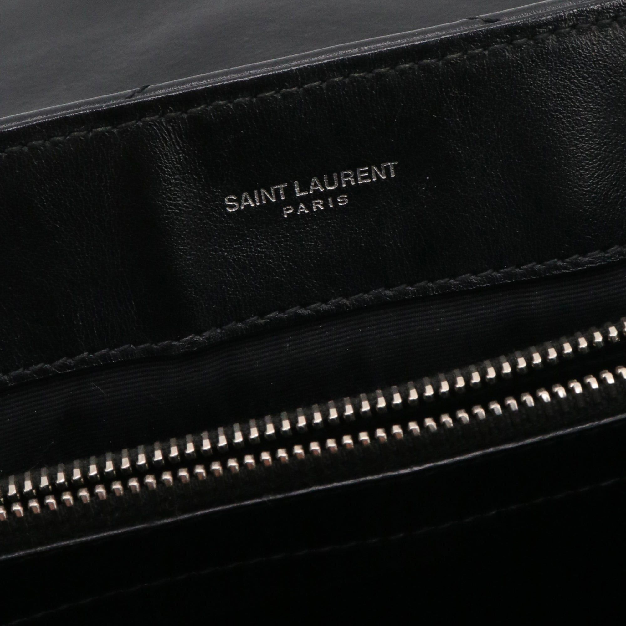 Saint Laurent Paris SAINT LAURENT - Saint Laurent Loulou medium shoulder bag in black chevron leather Size ONE SIZE - 8 Thumbnail