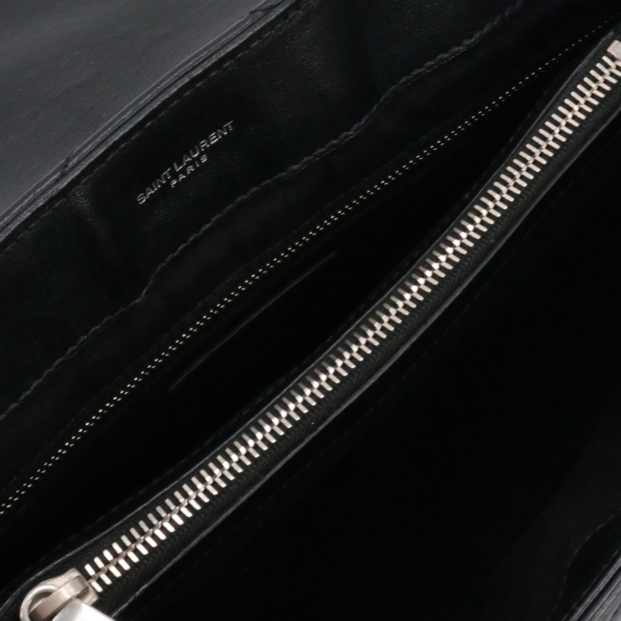 Saint Laurent Paris SAINT LAURENT - Saint Laurent Loulou medium shoulder bag in black chevron leather Size ONE SIZE - 9 Thumbnail