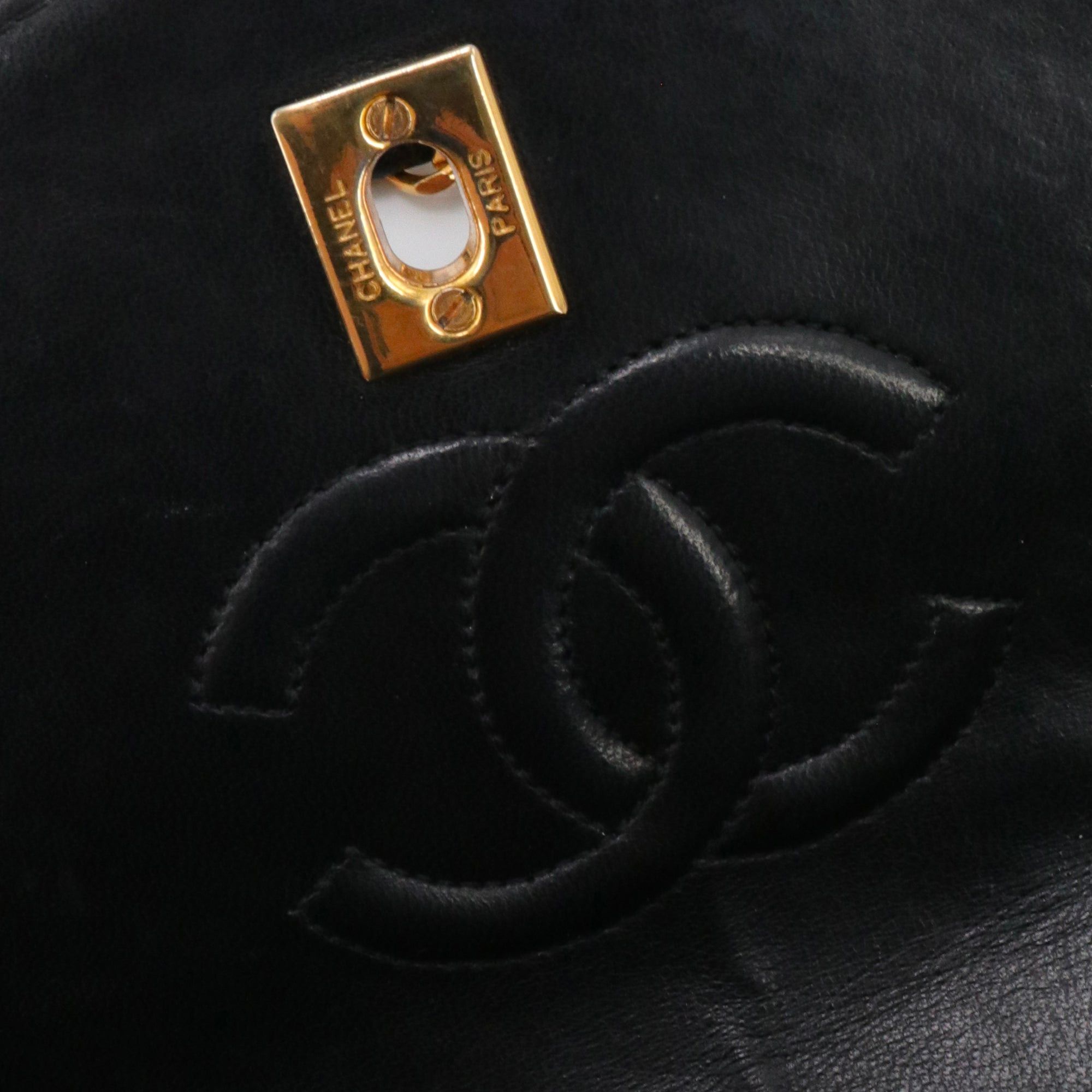 Chanel CHANEL - Chanel Simple Flap Flap Shoulder Bag in Black Quilted Leather Size ONE SIZE - 8 Thumbnail