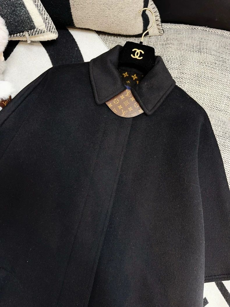 Louis Vuitton Black Wool Cape Coat with LV Logo- DMC Size US M / EU 48-50 / 2 - 3 Thumbnail