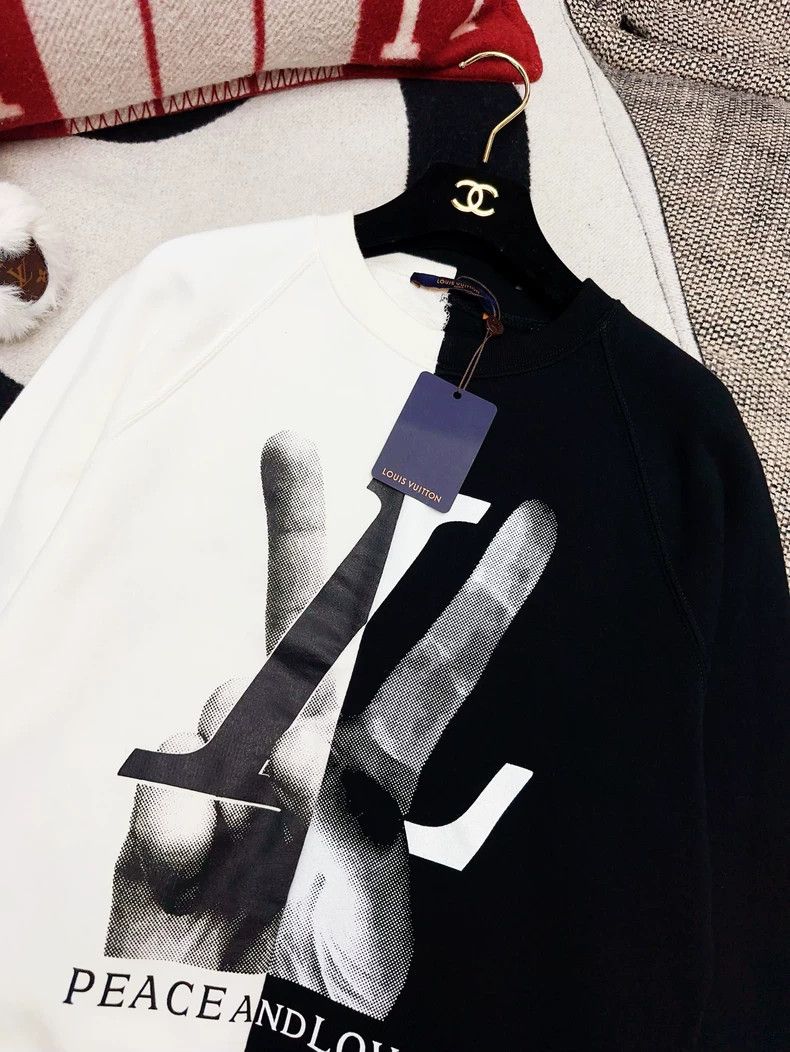 Louis Vuitton Louis Vuitton Black and White Sweatshirt- DMC Size US S / EU 44-46 / 1 - 3 Thumbnail