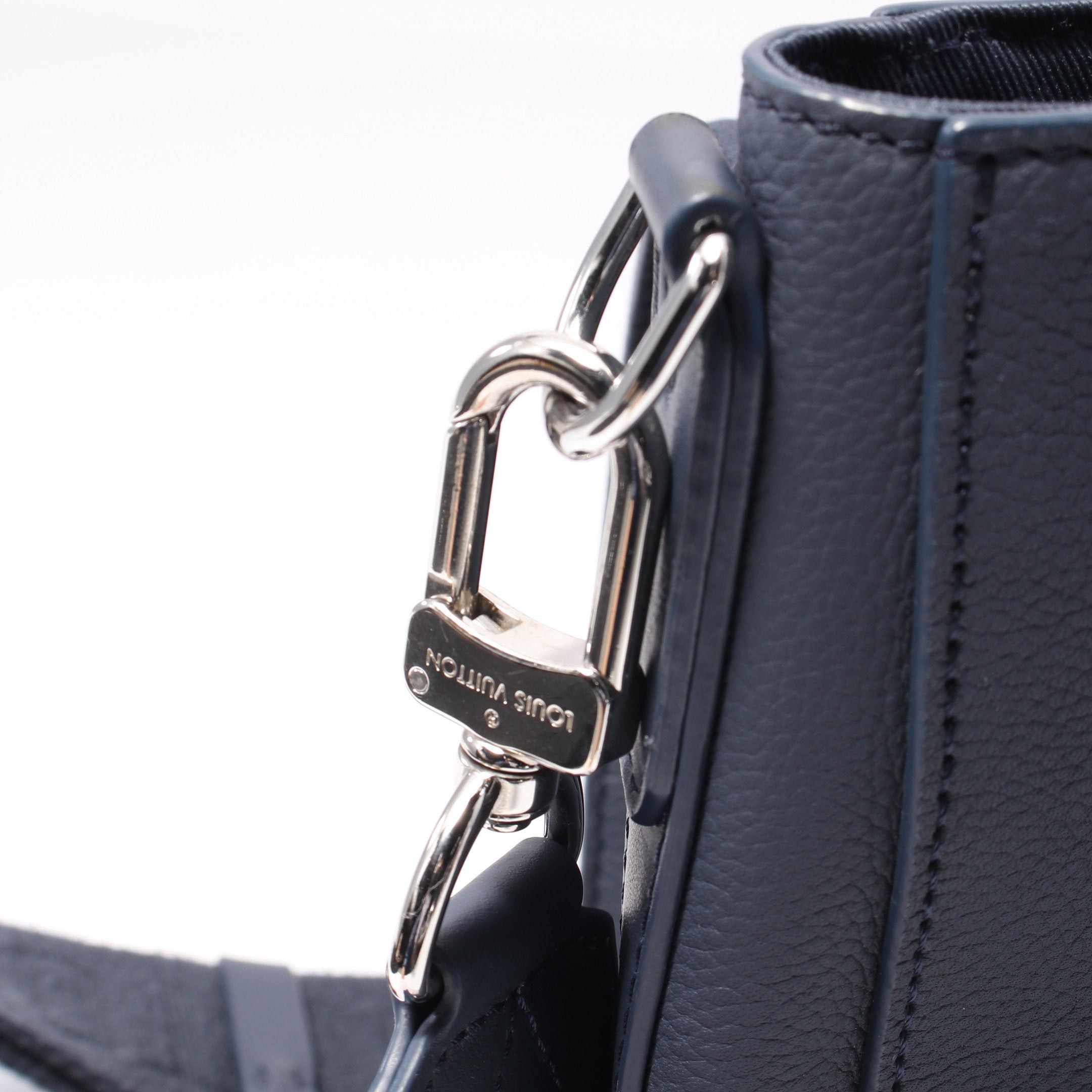 Louis Vuitton Louis Vuitton Take Off Messenger Lv Aerogram Shoulder Bag Leather Navy Size ONE SIZE - 7 Thumbnail