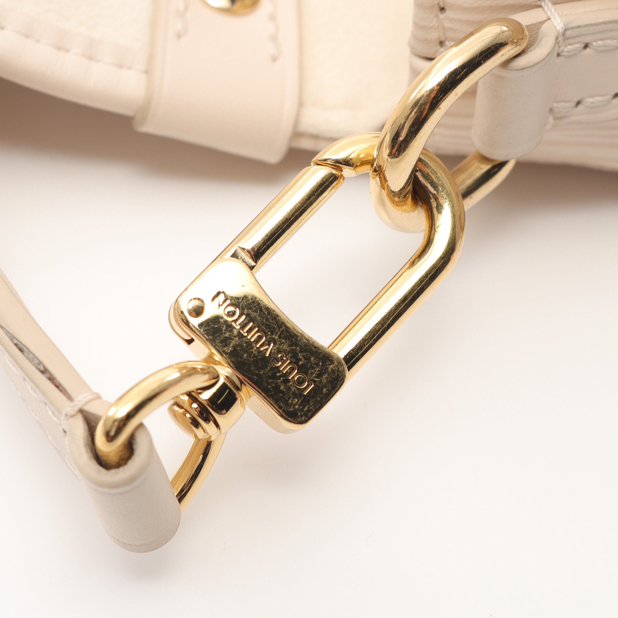 Louis Vuitton Louis Vuitton Saumur Bb Epi Quartz Handbag Leather Ivory Size ONE SIZE - 5 Thumbnail