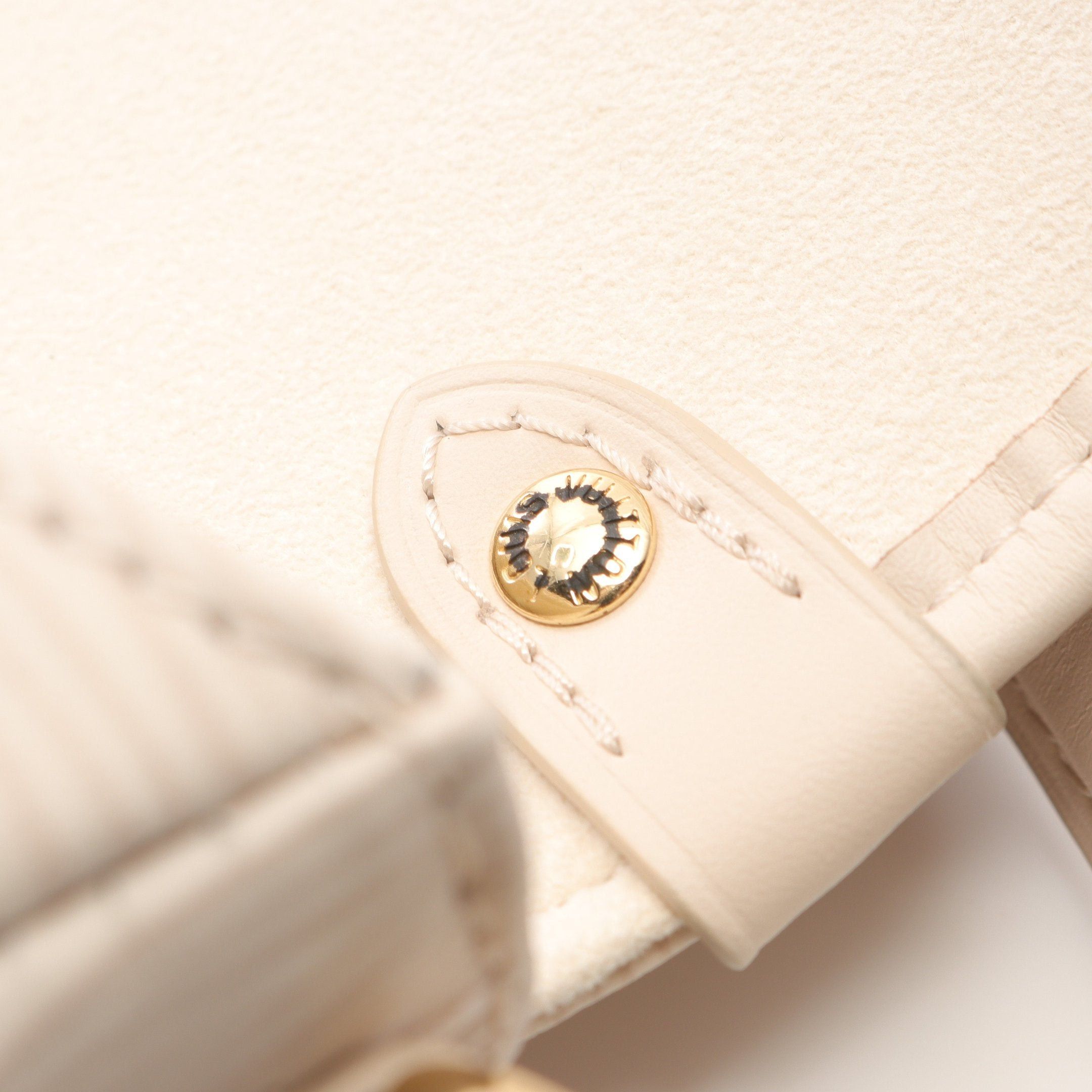 Louis Vuitton Louis Vuitton Saumur Bb Epi Quartz Handbag Leather Ivory Size ONE SIZE - 6 Thumbnail