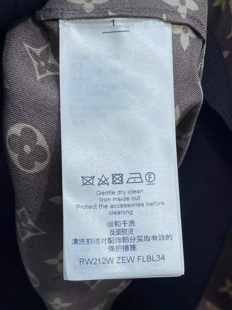 Louis Vuitton Classic Louis Vuitton Silk Long Sleeve Top- DMC Size US XS / EU 42 / 0 - 8 Thumbnail