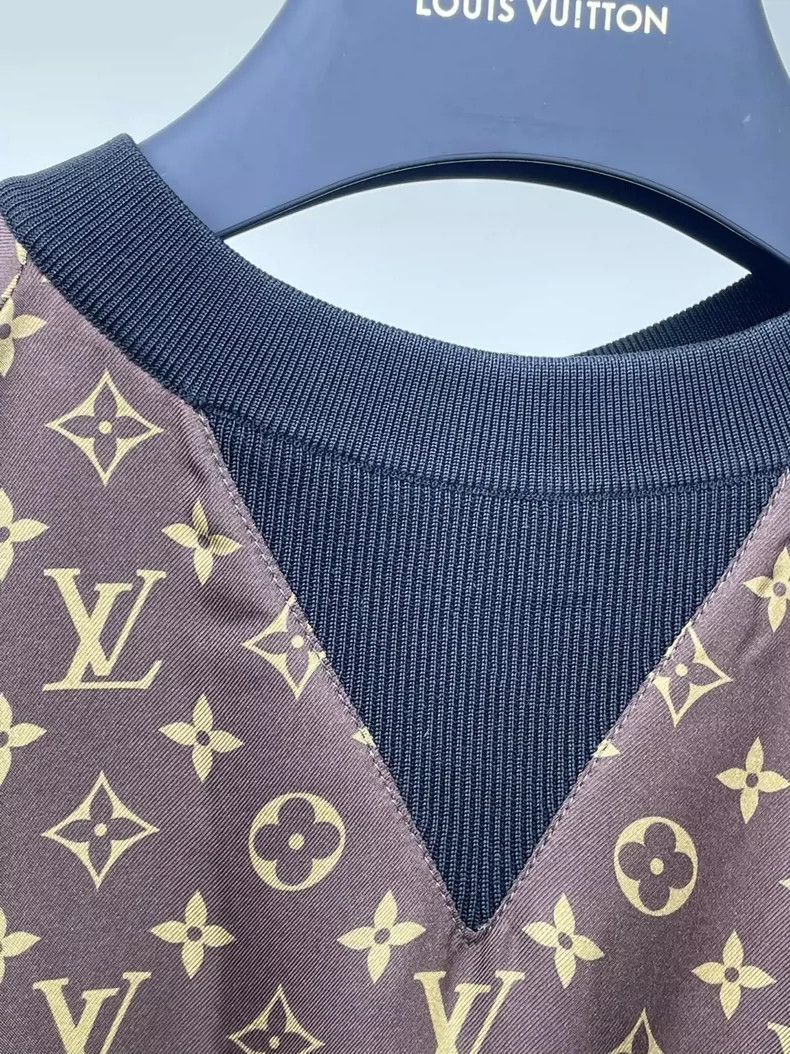 Louis Vuitton Classic Louis Vuitton Silk Long Sleeve Top- DMC Size US XS / EU 42 / 0 - 5 Thumbnail