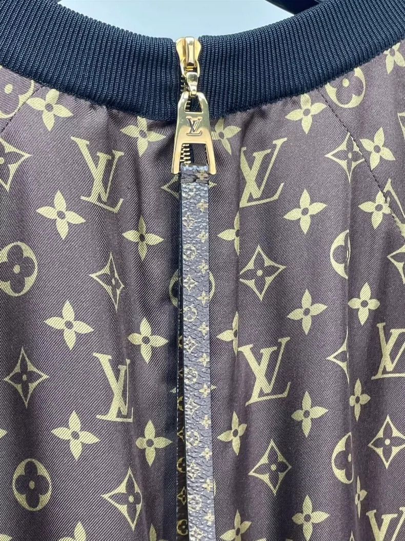 Louis Vuitton Classic Louis Vuitton Silk Long Sleeve Top- DMC Size US XS / EU 42 / 0 - 4 Thumbnail