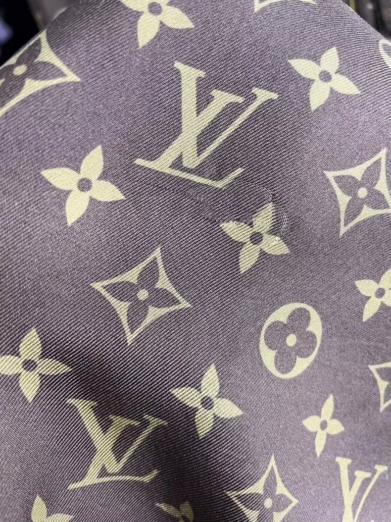 Louis Vuitton Classic Louis Vuitton Silk Long Sleeve Top- DMC Size US XS / EU 42 / 0 - 3 Thumbnail