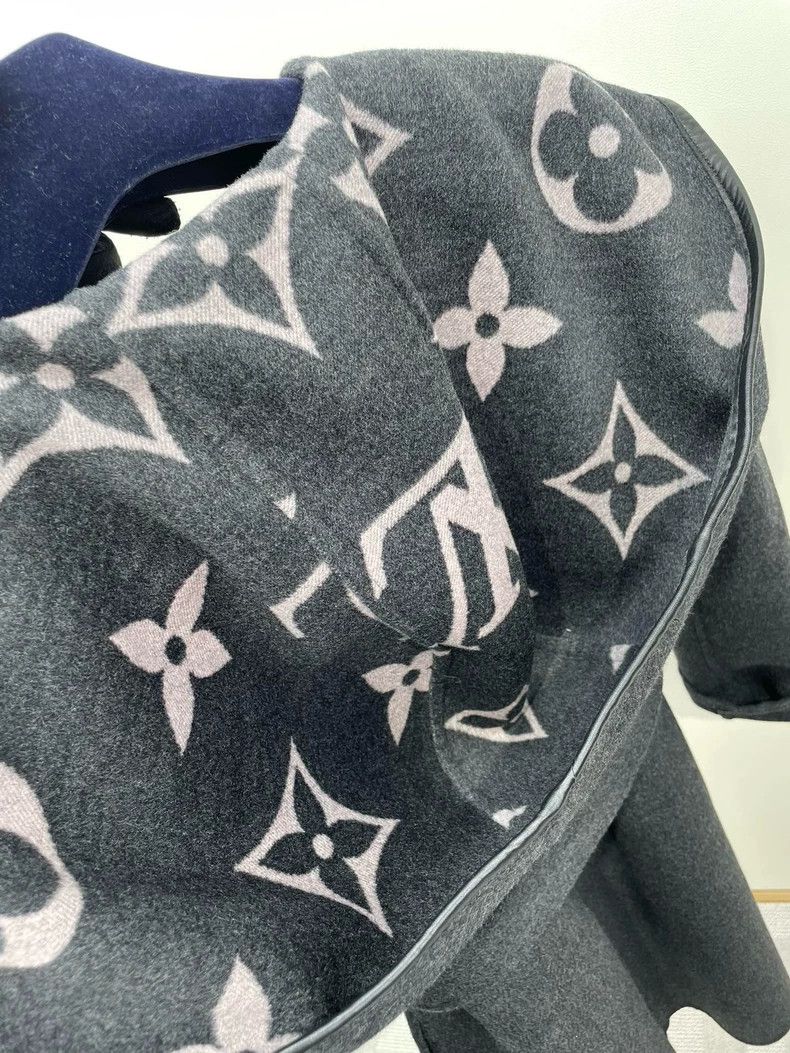 Louis Vuitton Louis Vuitton Long Coat with Logo Pattern- DMC Size US M / EU 48-50 / 2 - 3 Thumbnail