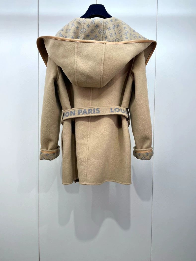 Louis Vuitton LV Short Robe with Logo Design- DMC Size US M / EU 48-50 / 2 - 2 Thumbnail