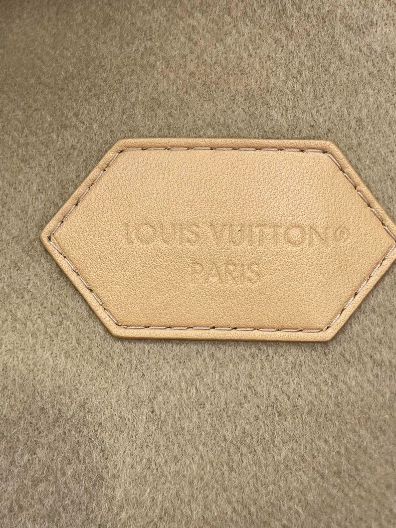 Louis Vuitton LV Short Robe with Logo Design- DMC Size US M / EU 48-50 / 2 - 3 Thumbnail