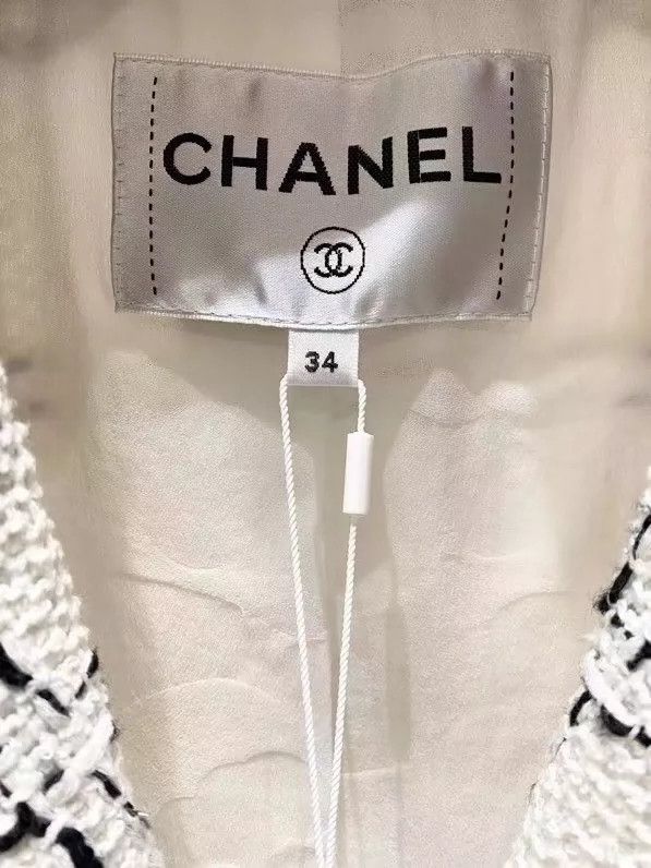 Chanel Chanel Tweed Blazer in White and Black- DMC Size US S / EU 44-46 / 1 - 2 Thumbnail