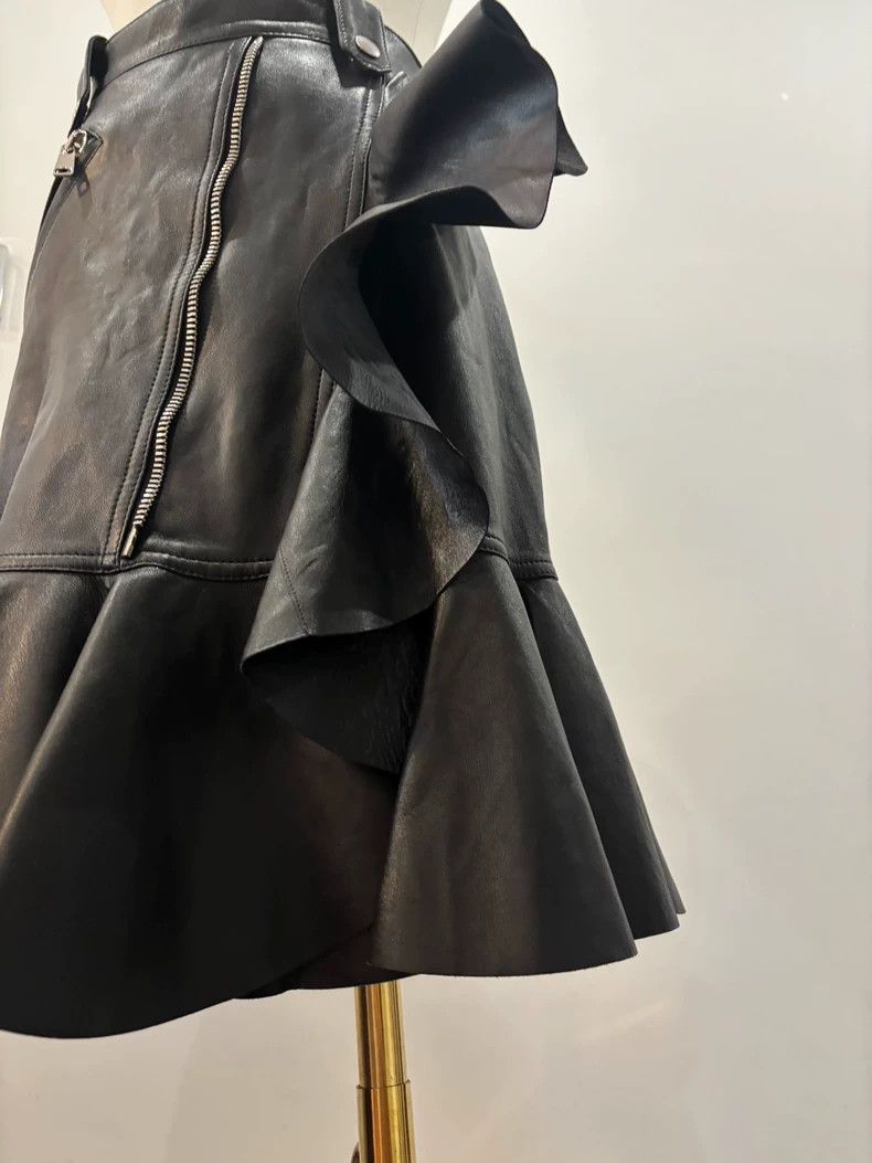 Alexander McQueen Black Leather Skirt with Ruffles and Zipper- DMC Size US 38 / EU 54 - 7 Thumbnail