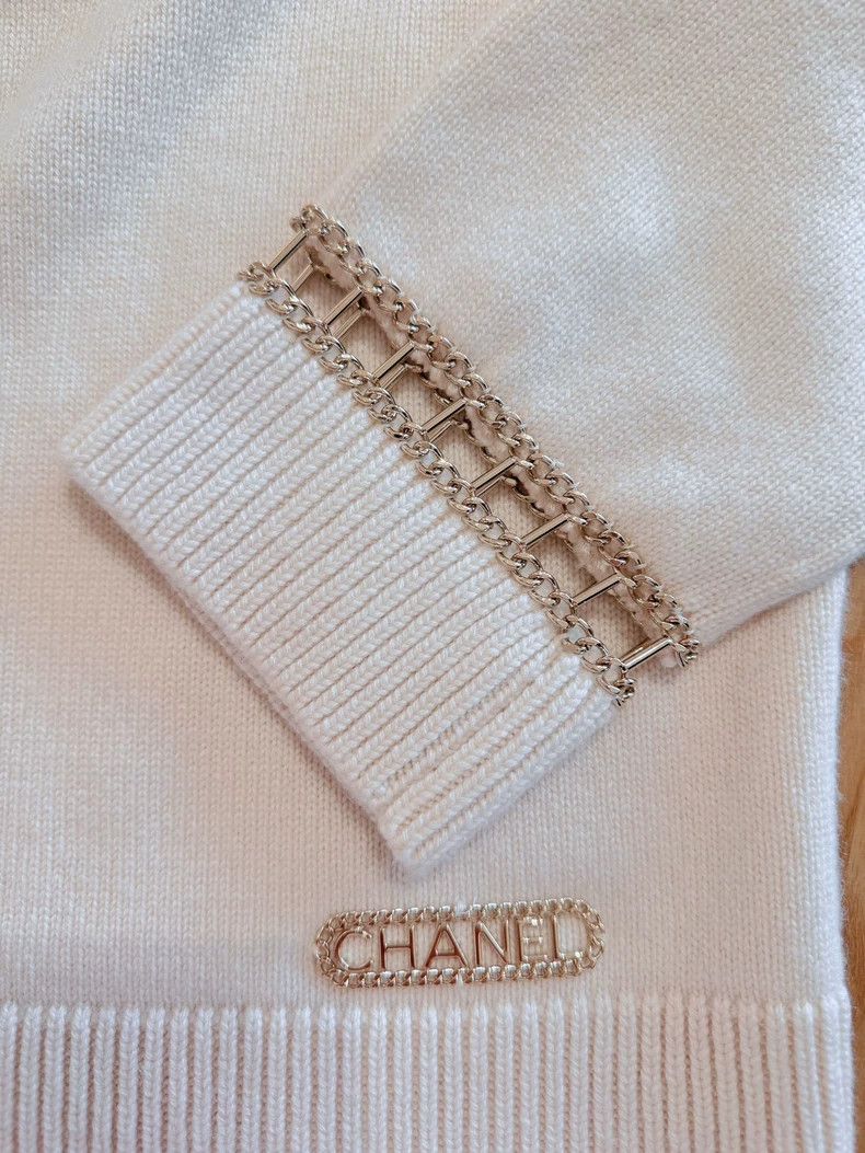 Chanel Chanel White Cashmere Off-Shoulder Sweater- DMC Size US S / EU 44-46 / 1 - 7 Thumbnail
