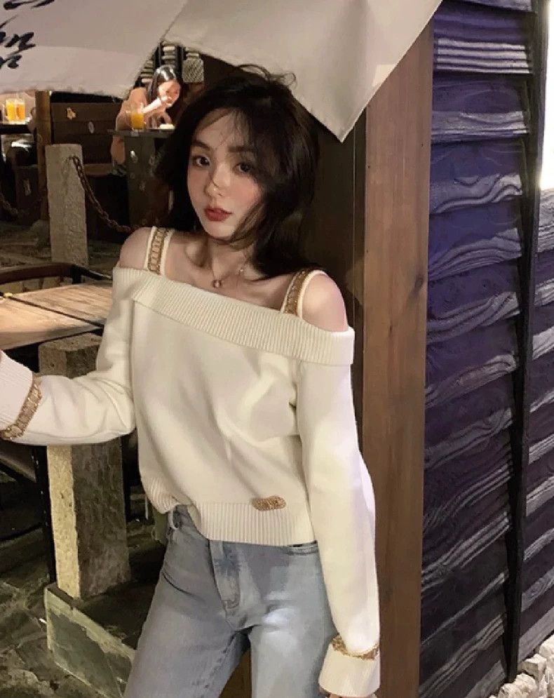 Chanel Chanel White Cashmere Off-Shoulder Sweater- DMC Size US S / EU 44-46 / 1 - 9 Thumbnail